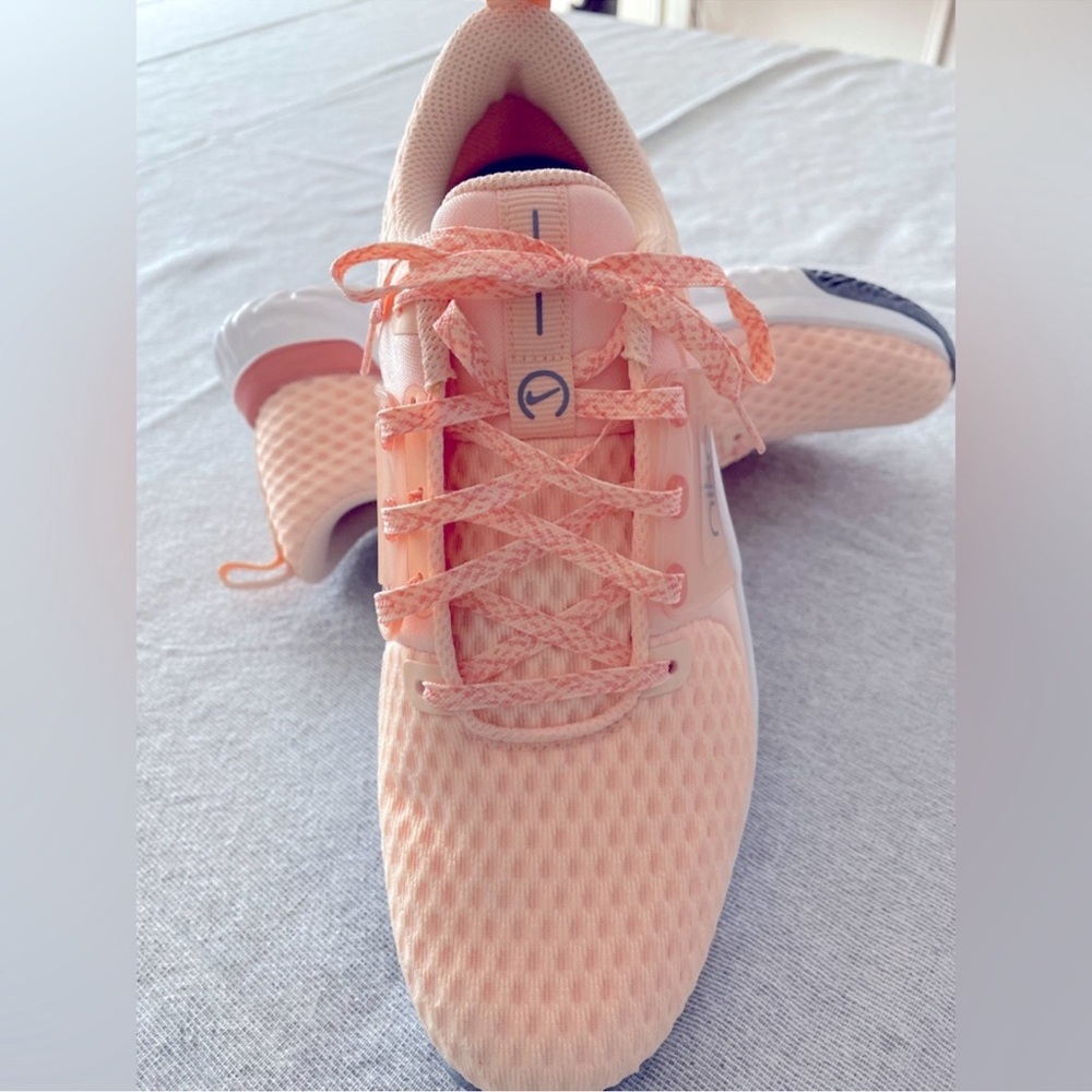 Nike Women's Peach Running Shoes size 8 - Picture 3 of 4